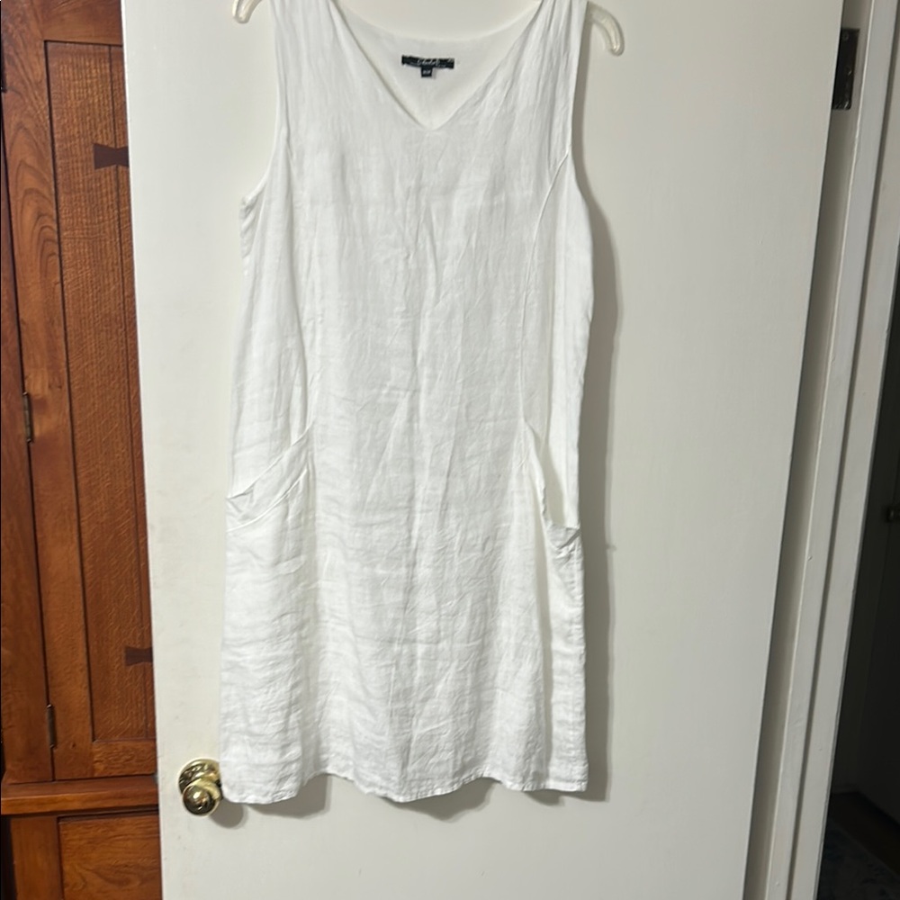 CHARLIE B White Sleeveless Dress